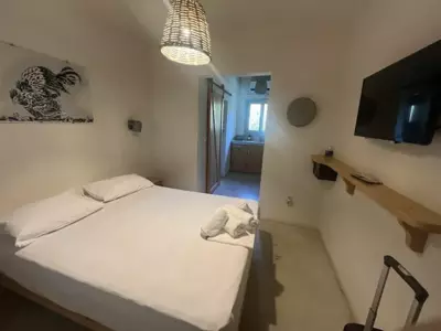 Rooster Guesthouse Rooms - Kipri