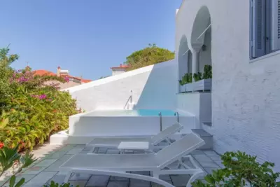 Moderna Yaya - Andros Chora - Andro