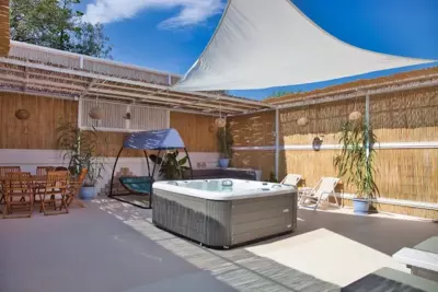 Porfyra Suite 1 - Skala