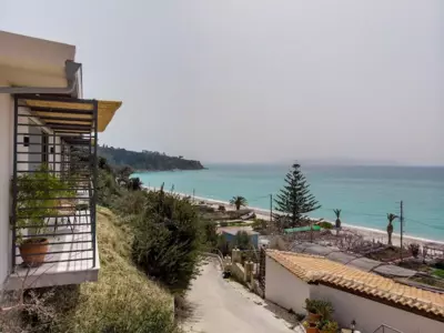 Thea Beachfront Suites in Lourdas beach - Lourdata