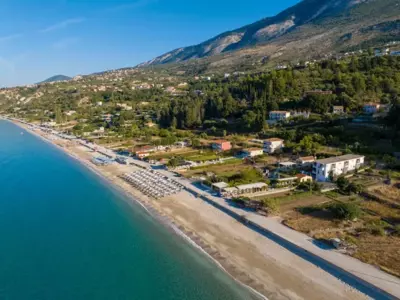 Aridas at the Beach - Lourdata