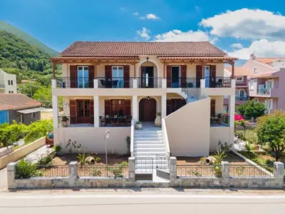 Mary's Studios & Apartment - Sami