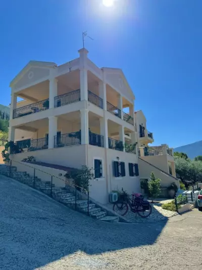 Maria's Apartments - Sami