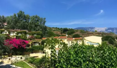 Panas Hotel - Spartia