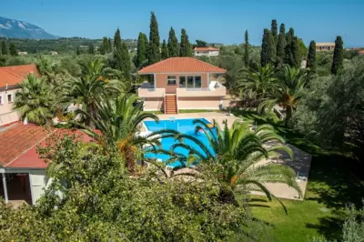 Helena Inn - Svoronata