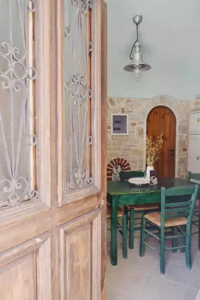 Yi artistry 1-bedroom medieval holiday house - Kalamoti