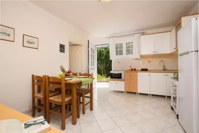 Danae Apartments - Agios Gordios