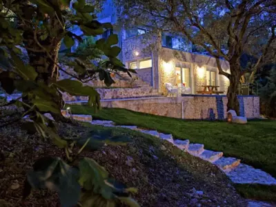 Mavres Luxury Studio - Agios Matthaios