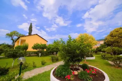 Manolia Apartments - Ipsos