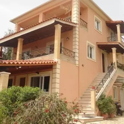 Takis & Eirini Family Apartments - Perama