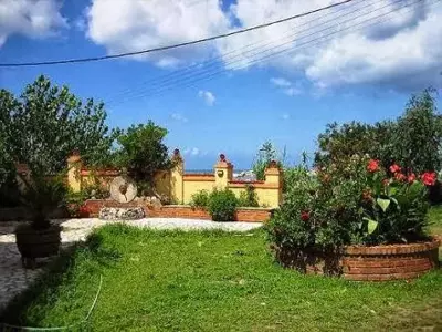 Makris Apartments - Roda