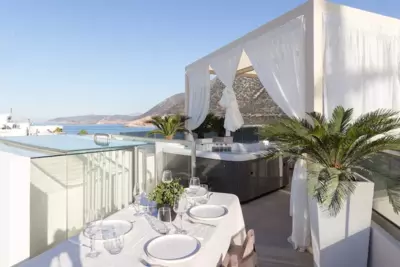 Villa Iris, beachfront, with jacuzzi, up to 9 guests, Mpali beach, Rethymno! - Balion