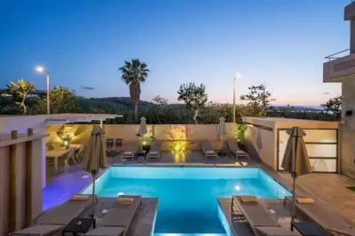 Apartment by the Sea - Kato Daratso