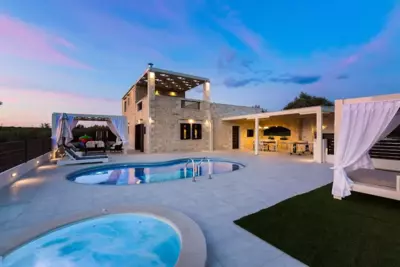 Caramel Villa, with 40m2 Pool & Spa Whirlpool, By ThinkVilla - Panormos