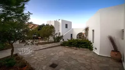 Coral Apartments - Folegandros