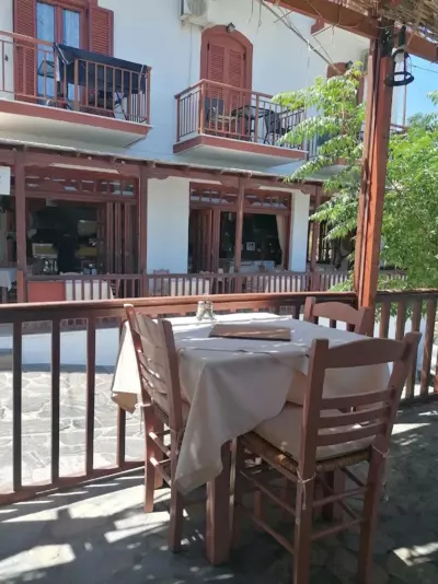 Πέτρινη αυλή, Αρμενιστης Ικαρια - Armenistis