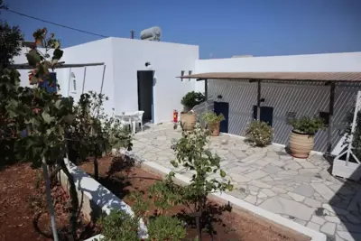 Anna's Place - Iraklia