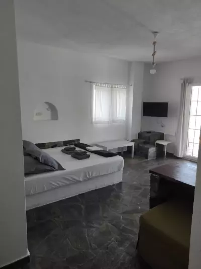 Kea's Living Yard II - Korissia