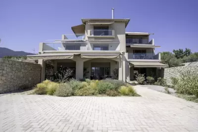 blue symphony suites apartments - Nikiana