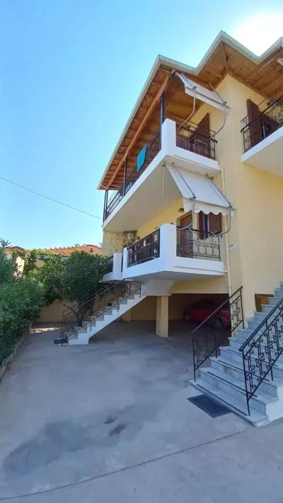 Vaso Studios - Nikiana