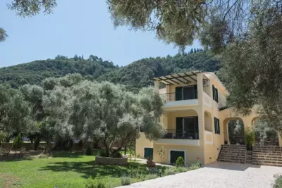 Sole by Vintage Travel - Tsoukalades