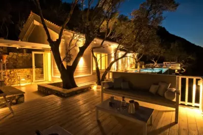 Epipleon Seafront Villa - Tsoukalades