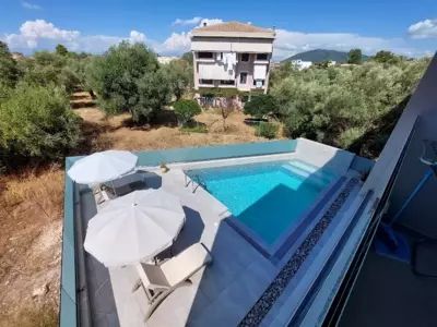 Delux 1 - Tsoukalades