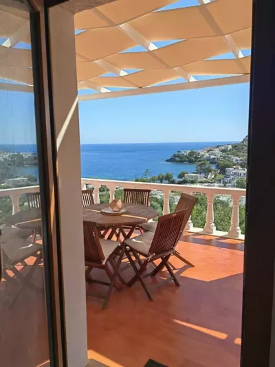 Manos' Edem - Agia Marina