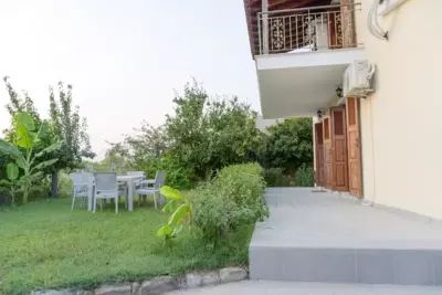 Almond's Room - Mirina