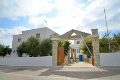 Glaronisia Hotel - Pollonia