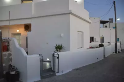 Rhyolite Apartment - Triovasalos