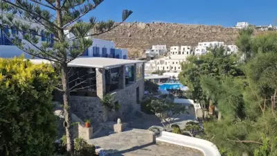 Kamari Hotel - Platis Yialos