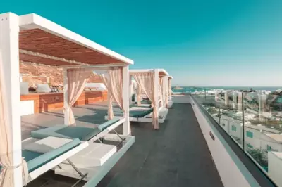 Mr & Mrs White Mykonos - Platis Yialos