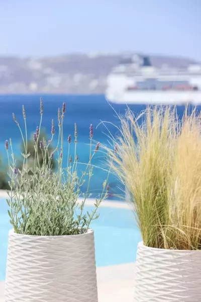 Life Suites - Tourlos