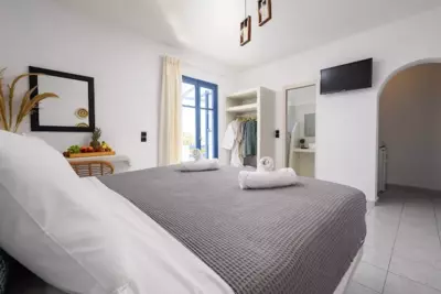 Blue Heart Luxury Suites - Agia Anna