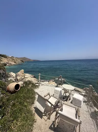 Dinas Inn - Piso Livadi