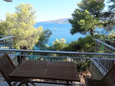 Beachfront Studio with Private Path to the Sea - Poros