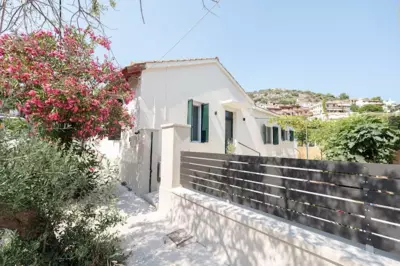 Sunny yard apartments - Poros