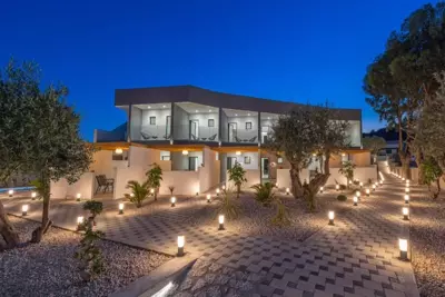 Tota Suites - Afando