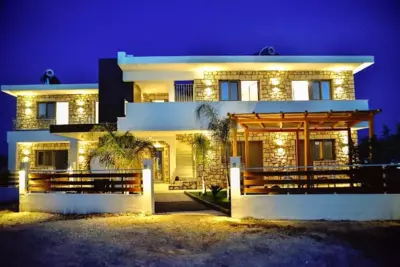 KOUROS STONE SUITES - Haraki