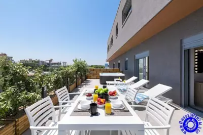 Rhodes SkyLine Suites - Ixia