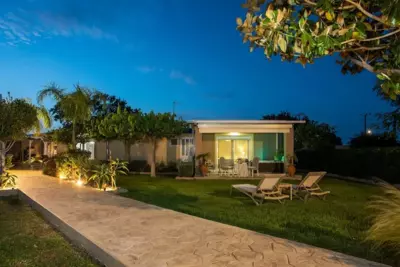 Sea Breeze & Nature villa ,near the sea, luxury jagguzi and spa private garden - Kremasti