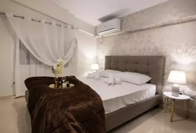 Penthouse Studio next to the Sea - Salamina