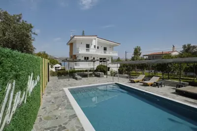Villa Mairi - 2 private pools & Game Room near Athens - Salamina