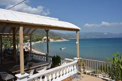 Nereides Seaside Apartments - Marathokampos