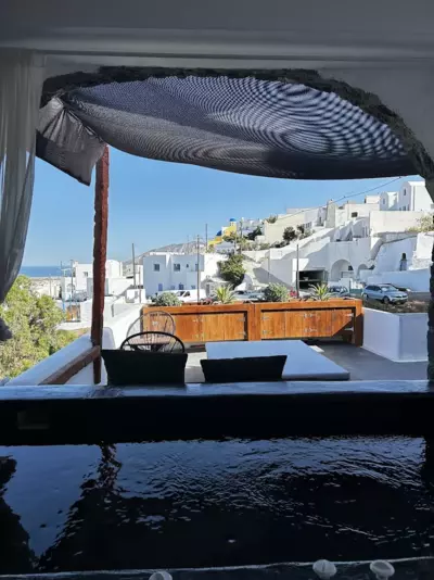 PAnDa private jaccuzi apartments - Firostefani