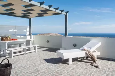 Aspronisi Luxury Villa with Caldera View - Megalochori