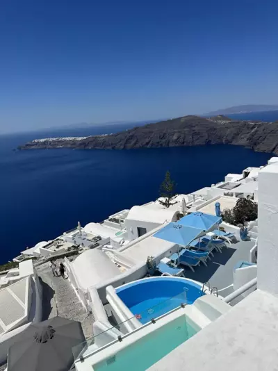 Unique small stonehouse at Thira - Megalochori