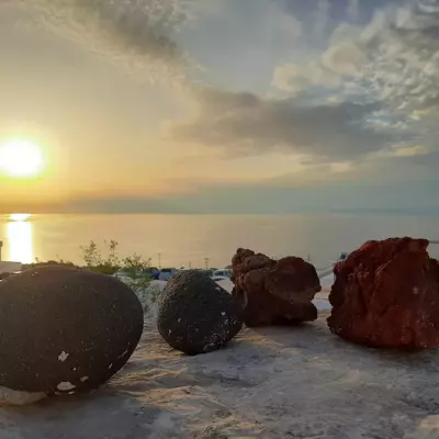 OUTOPOIA CAVE STUDIOS - Oia