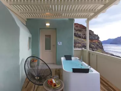 Secret Gem Suites - Oia